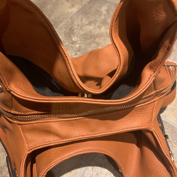 Brown  zippered purse - Picture 3 of 10